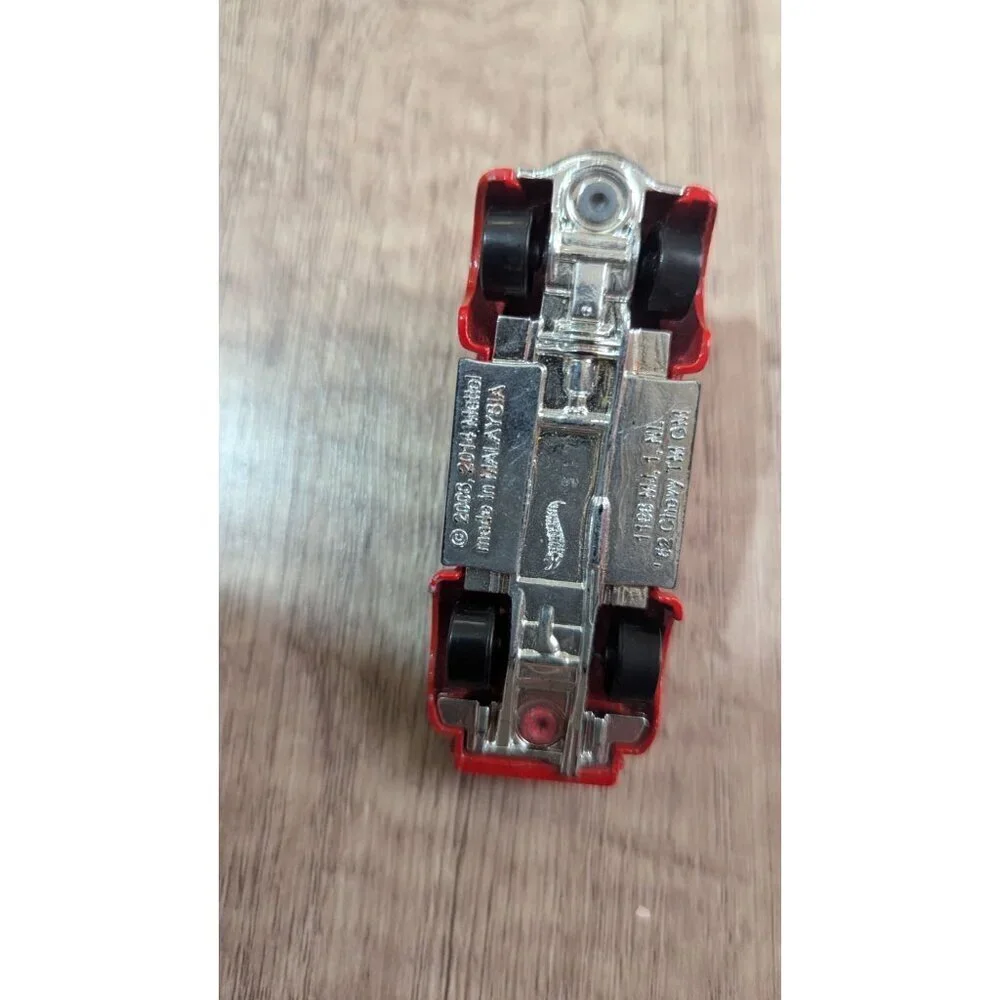 Red Hot Wheels Metal‎ Die-Cast Pickup Truck Toy With Flame Decals 2005 2014 3:
